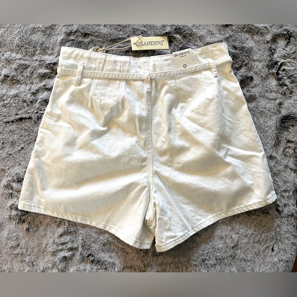 NWT BlankNYC white denim high waisted shorts head in the clouds size 29 belted - Picture 5 of 13